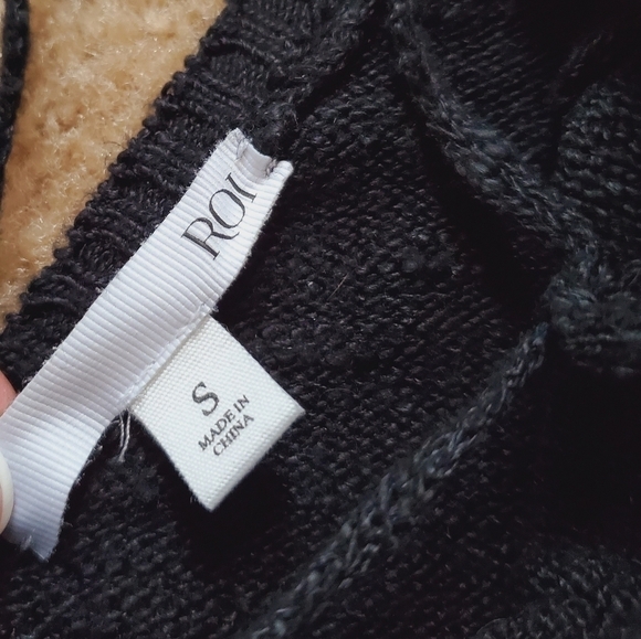 ROI Anthropologie Revolve Criss Cross Strappy Sleeveless V Neck Black Sweater - Picture 4 of 7